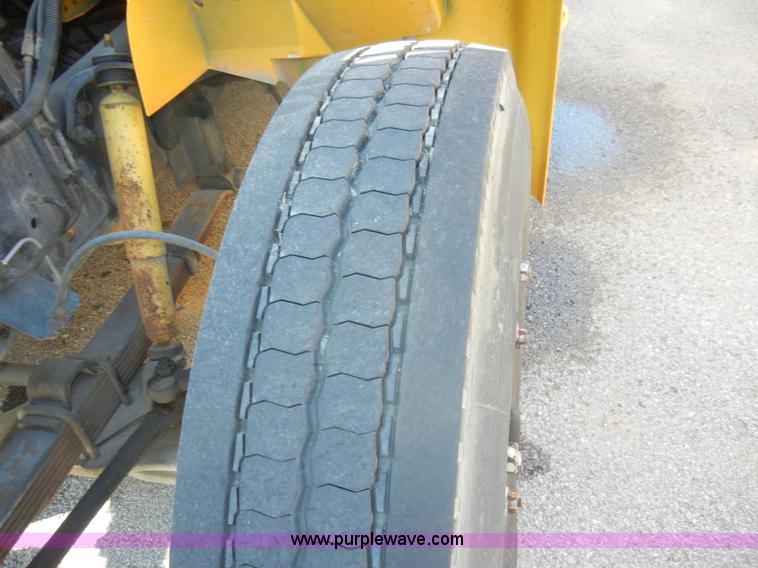 image for item A3359 1993 International 3700 school bus