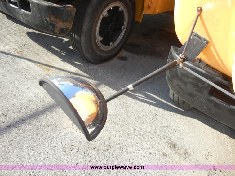 image for item A3359 1993 International 3700 school bus