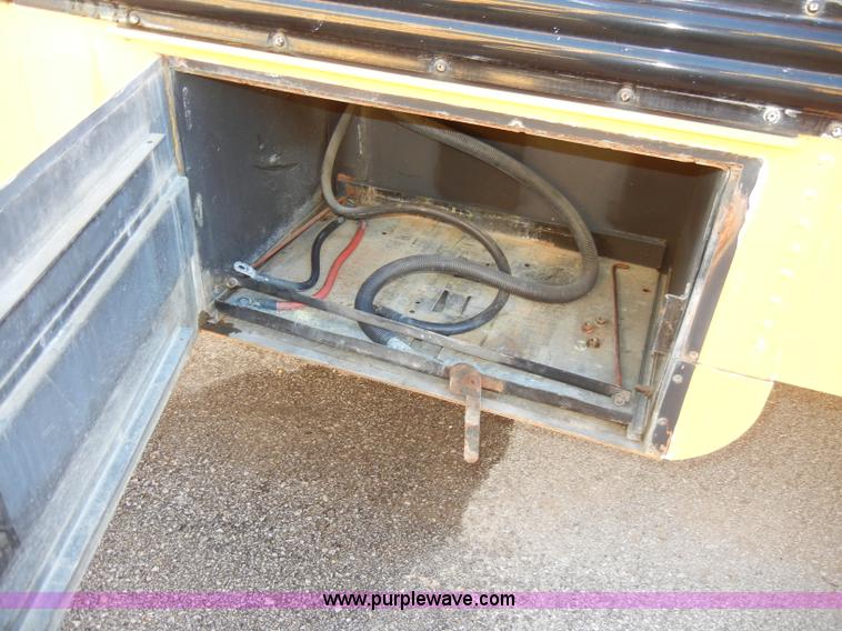 image for item A3359 1993 International 3700 school bus