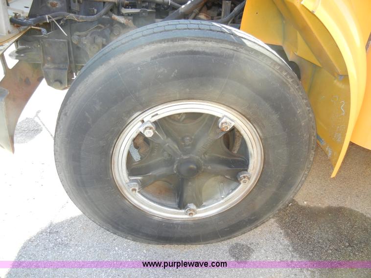 image for item A3359 1993 International 3700 school bus