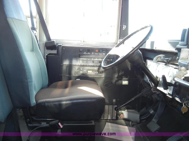 image for item A3360 1994 International 3700 school bus