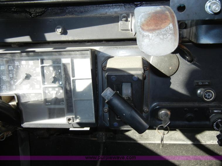 image for item A3360 1994 International 3700 school bus