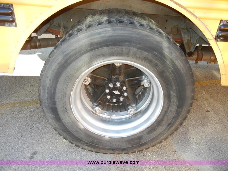 image for item A3360 1994 International 3700 school bus