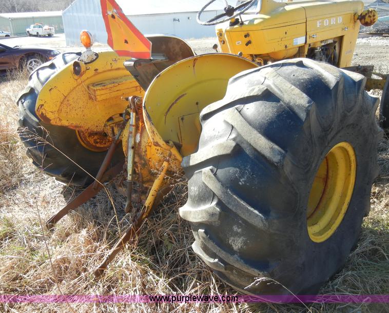 image for item A3361 1976 Ford 4110 tractor
