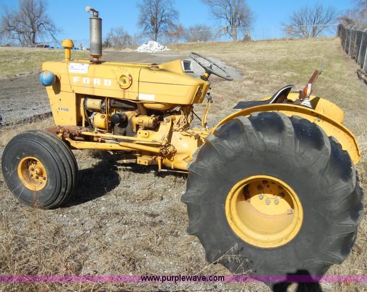 image for item A3361 1976 Ford 4110 tractor