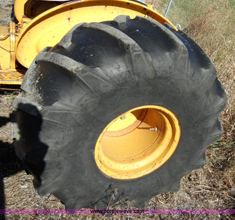 image for item A3361 1976 Ford 4110 tractor