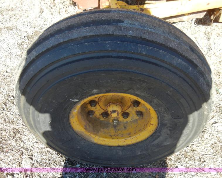 image for item A3361 1976 Ford 4110 tractor