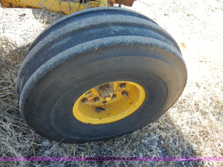 image for item A3361 1976 Ford 4110 tractor