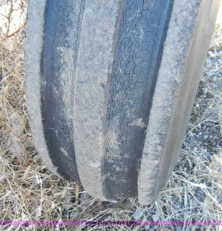 image for item A3361 1976 Ford 4110 tractor