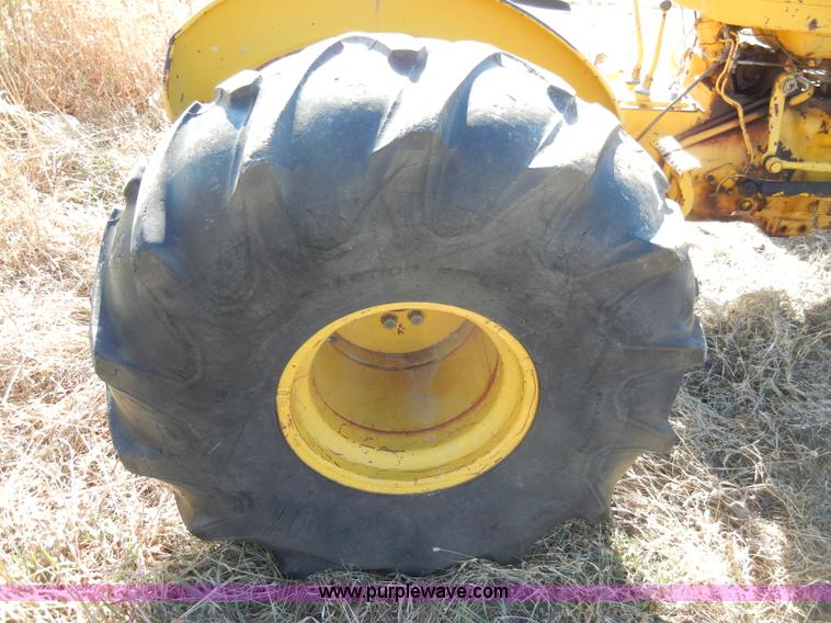 image for item A3361 1976 Ford 4110 tractor