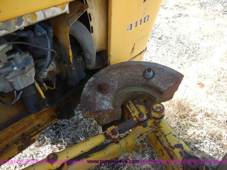 image for item A3361 1976 Ford 4110 tractor