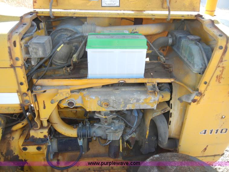 image for item A3361 1976 Ford 4110 tractor