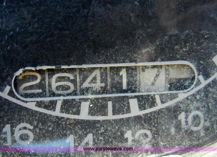 image for item A3361 1976 Ford 4110 tractor