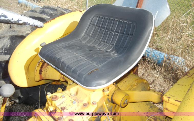 image for item A3361 1976 Ford 4110 tractor