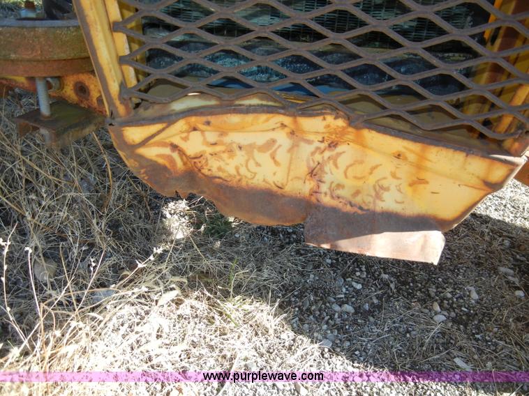 image for item A3361 1976 Ford 4110 tractor