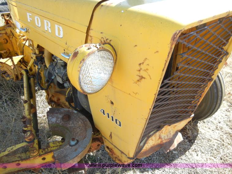 image for item A3361 1976 Ford 4110 tractor