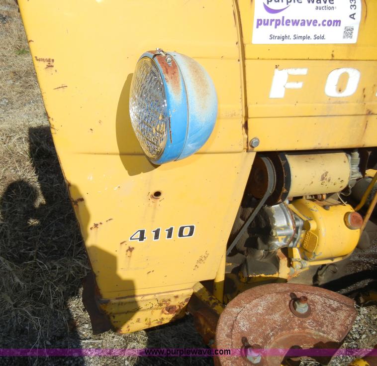 image for item A3361 1976 Ford 4110 tractor