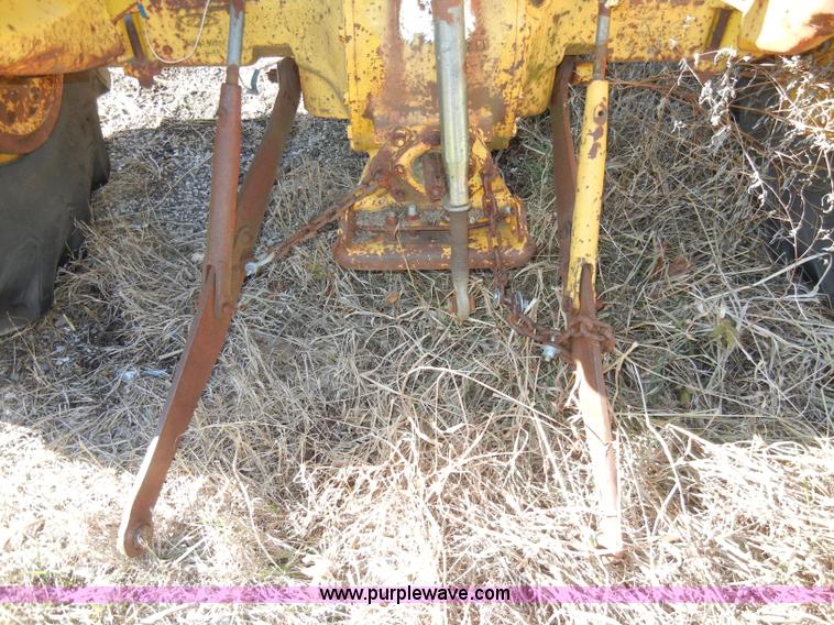 image for item A3361 1976 Ford 4110 tractor