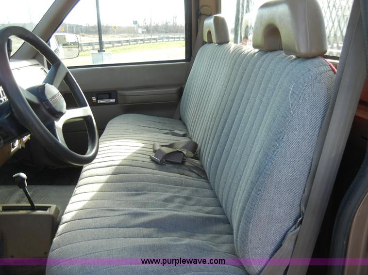 image for item A3367 1994 Chevrolet K1500 pickup truck