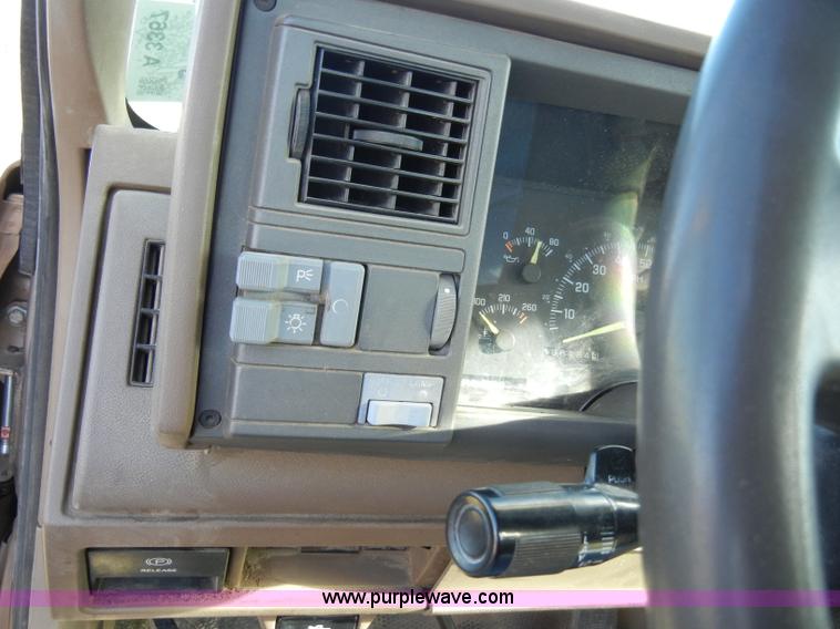 image for item A3367 1994 Chevrolet K1500 pickup truck