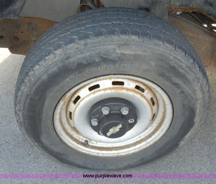 image for item A3367 1994 Chevrolet K1500 pickup truck