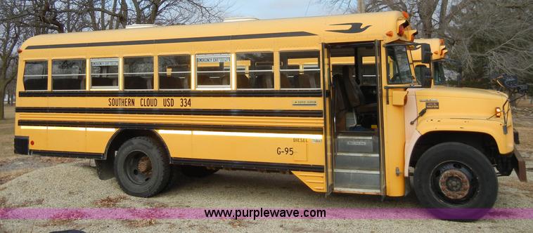 image for item A3375 1996 Chevrolet Bluebird B7 school bus