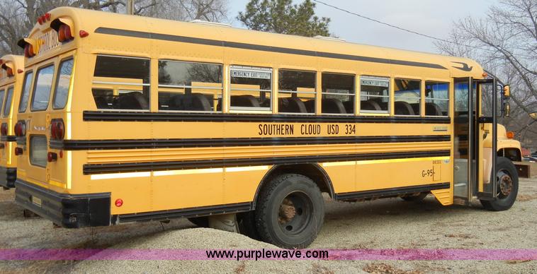 image for item A3375 1996 Chevrolet Bluebird B7 school bus