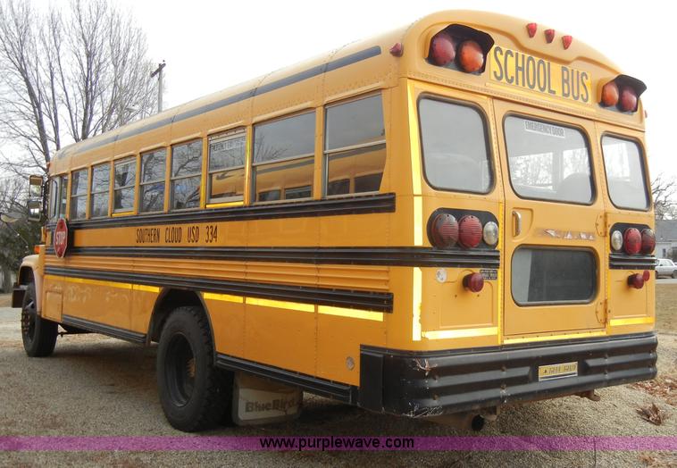 image for item A3375 1996 Chevrolet Bluebird B7 school bus