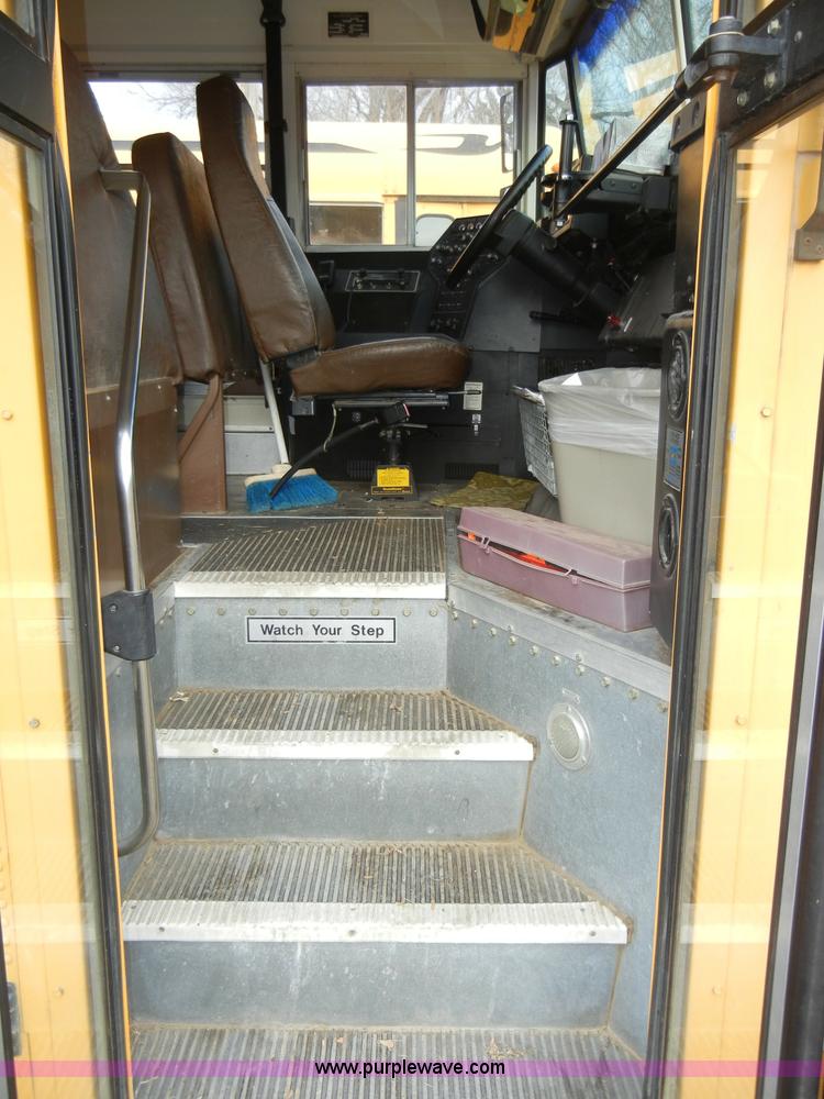 image for item A3375 1996 Chevrolet Bluebird B7 school bus