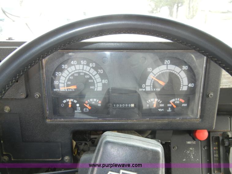 image for item A3375 1996 Chevrolet Bluebird B7 school bus