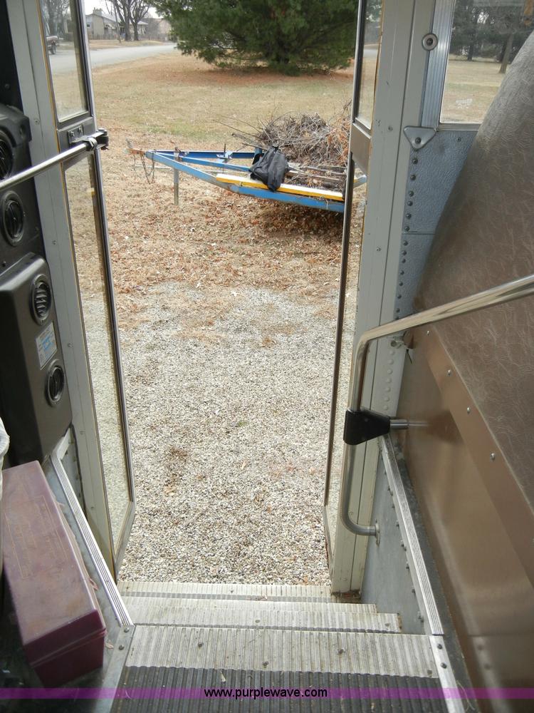 image for item A3375 1996 Chevrolet Bluebird B7 school bus