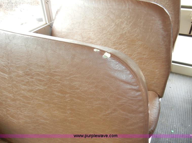 image for item A3375 1996 Chevrolet Bluebird B7 school bus