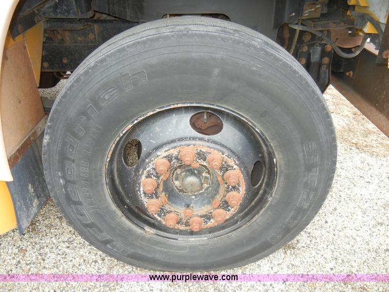 image for item A3375 1996 Chevrolet Bluebird B7 school bus