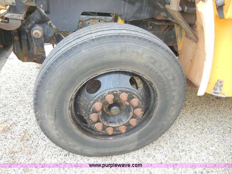 image for item A3375 1996 Chevrolet Bluebird B7 school bus