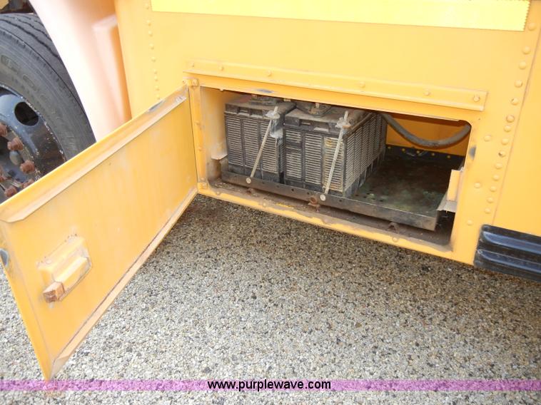 image for item A3375 1996 Chevrolet Bluebird B7 school bus