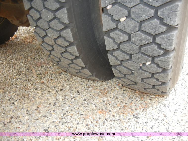 image for item A3375 1996 Chevrolet Bluebird B7 school bus