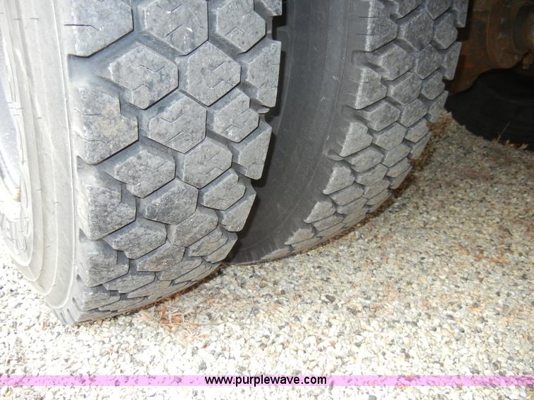 image for item A3375 1996 Chevrolet Bluebird B7 school bus