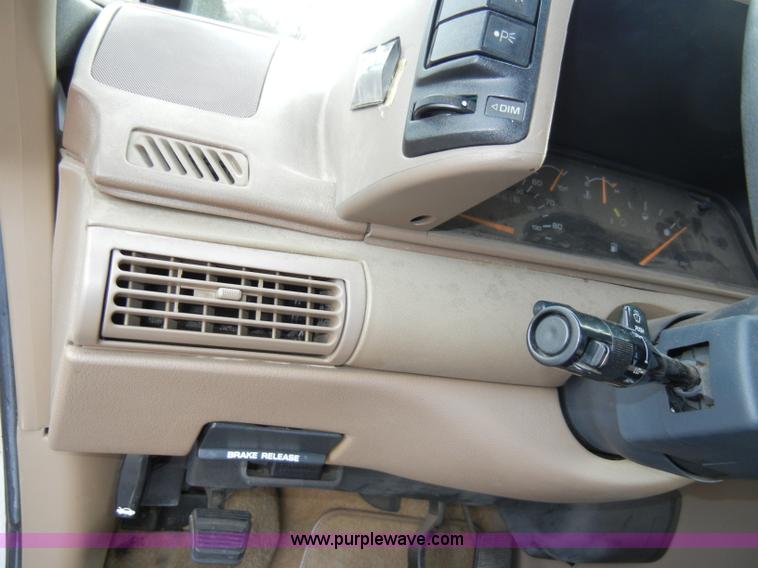 image for item A3378 1993 Chevrolet Lumina APV mini van