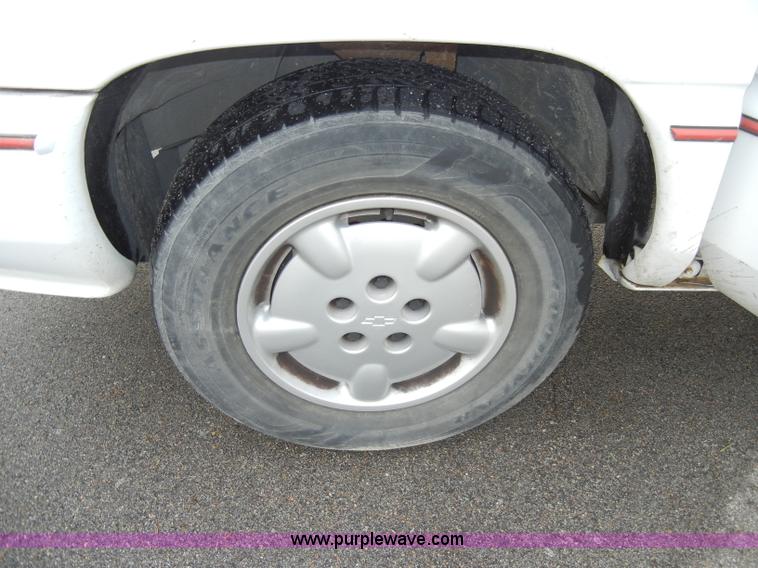 image for item A3378 1993 Chevrolet Lumina APV mini van