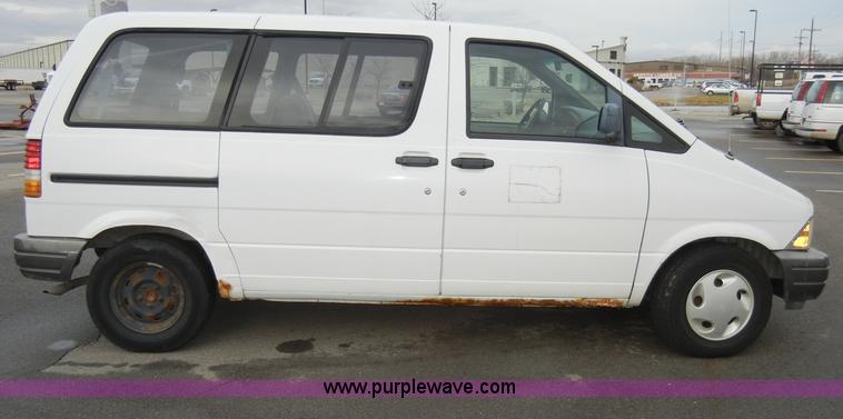image for item A3380 1995 Ford Aerostar XLT mini van