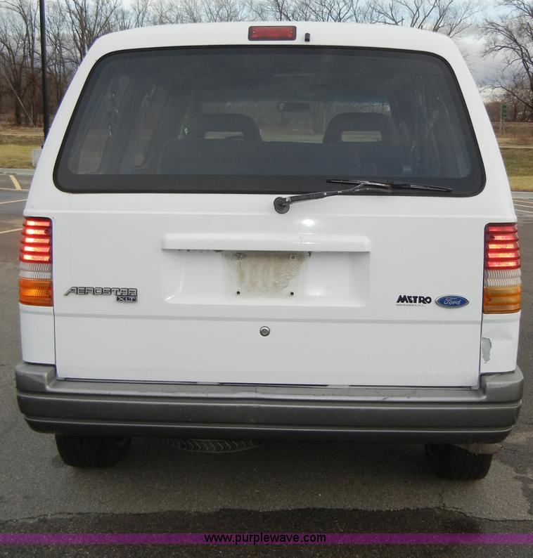 image for item A3380 1995 Ford Aerostar XLT mini van