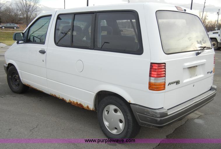 image for item A3380 1995 Ford Aerostar XLT mini van