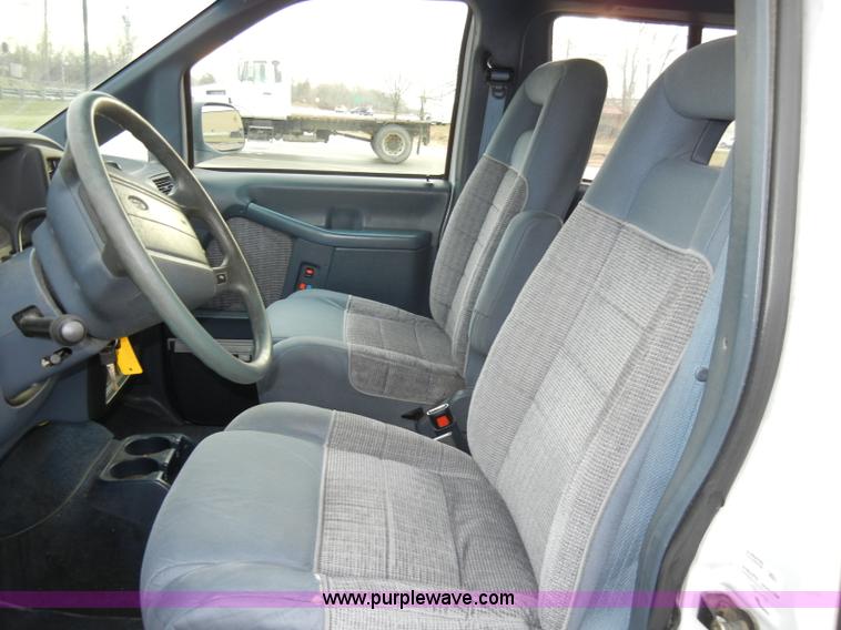 image for item A3380 1995 Ford Aerostar XLT mini van