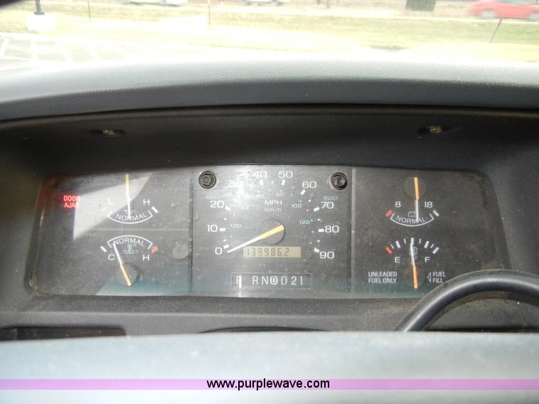 image for item A3380 1995 Ford Aerostar XLT mini van