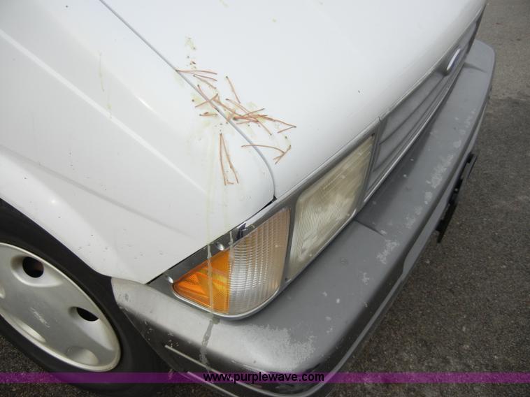 image for item A3380 1995 Ford Aerostar XLT mini van