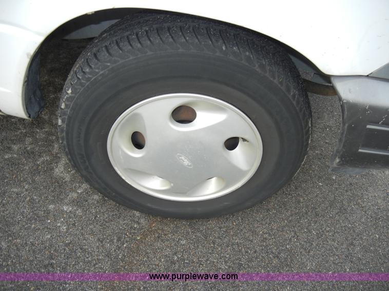 image for item A3380 1995 Ford Aerostar XLT mini van