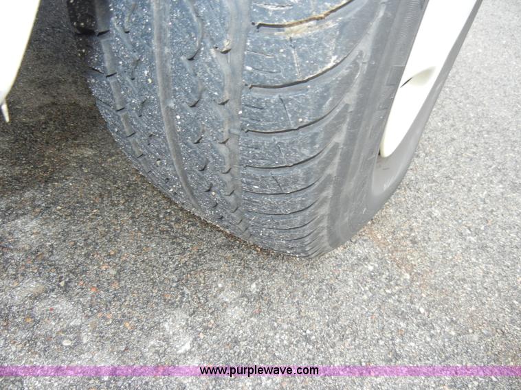 image for item A3380 1995 Ford Aerostar XLT mini van