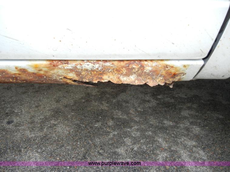 image for item A3380 1995 Ford Aerostar XLT mini van