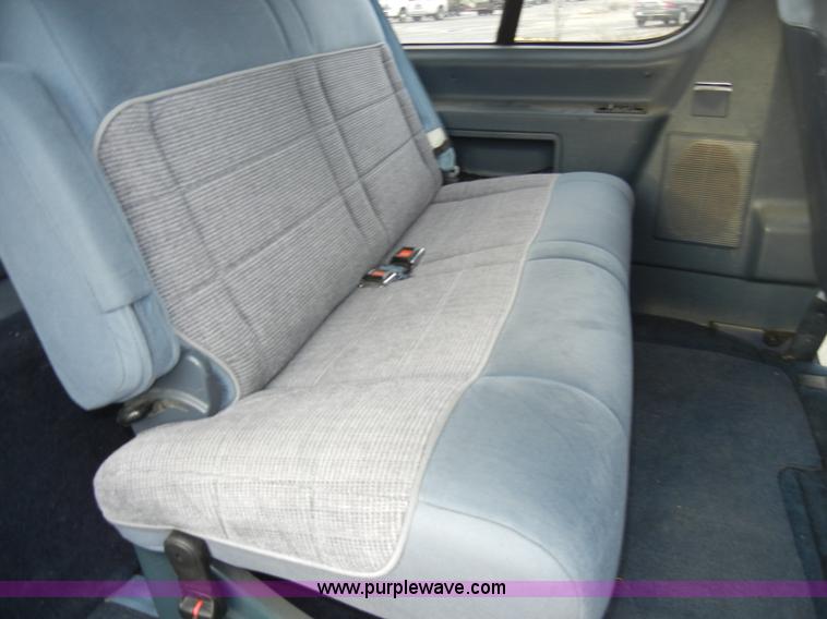 image for item A3380 1995 Ford Aerostar XLT mini van