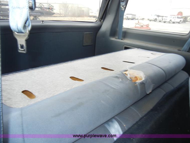 image for item A3380 1995 Ford Aerostar XLT mini van